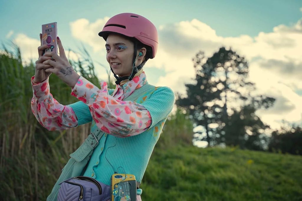 Tanya Reynolds made a strong impression with her role in the Netflix series Sex Education, where she plays a quirky teen obsessed with alien erotica. Photo: @sexeducation/Instagram