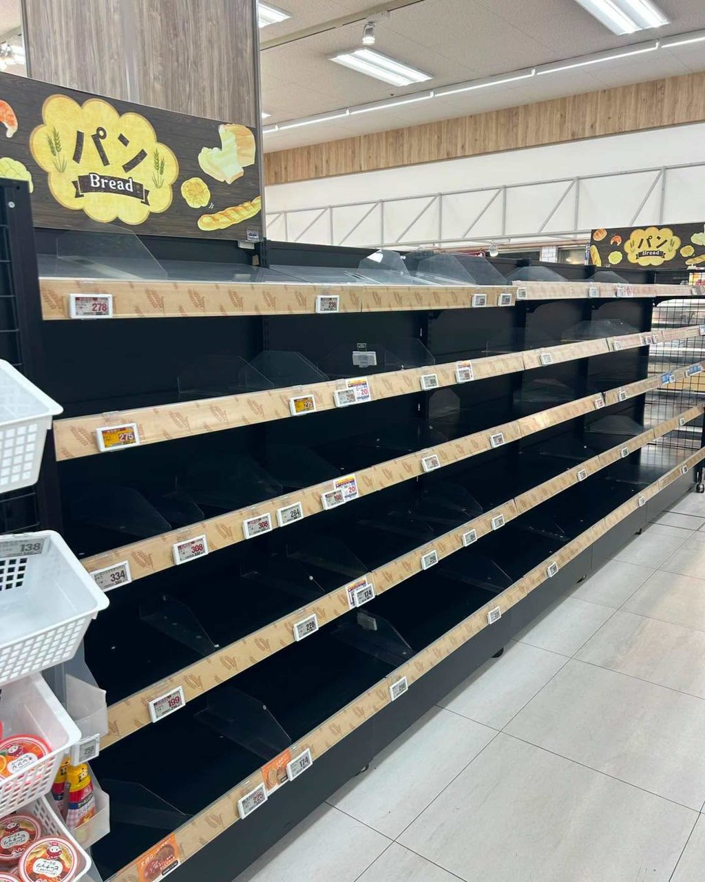 A Cantonese-language Okinawa social media page has shared a photo of empty supermarket shelves. Photo: Facebook/Kokoni Okinawa A Cantonese-language Okinawa social media page has shared a photo of empty supermarket shelves. Photo: Facebook/Kokoni Okinawa
