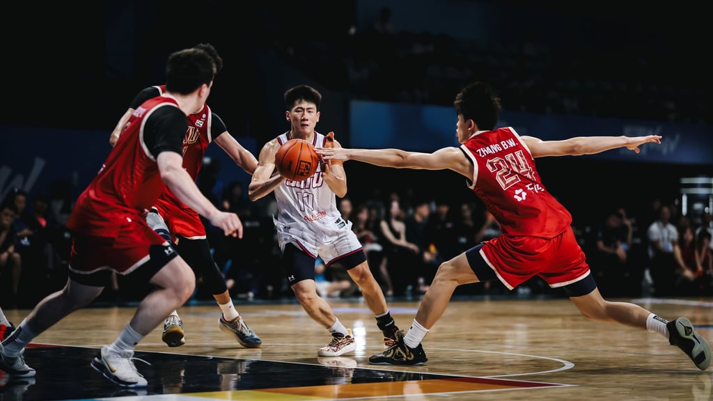 Shanghai Jiao Tong University’s Chen Tiancan (centre) guided his team to a 79-77 win over arch rivals Peking University at Binjiang Gymnasium. Photo: AUBL Shanghai Jiao Tong University’s Chen Tiancan (centre) guided his team to a 79-77 win over arch rivals Peking University at Binjiang Gymnasium. Photo: AUBL