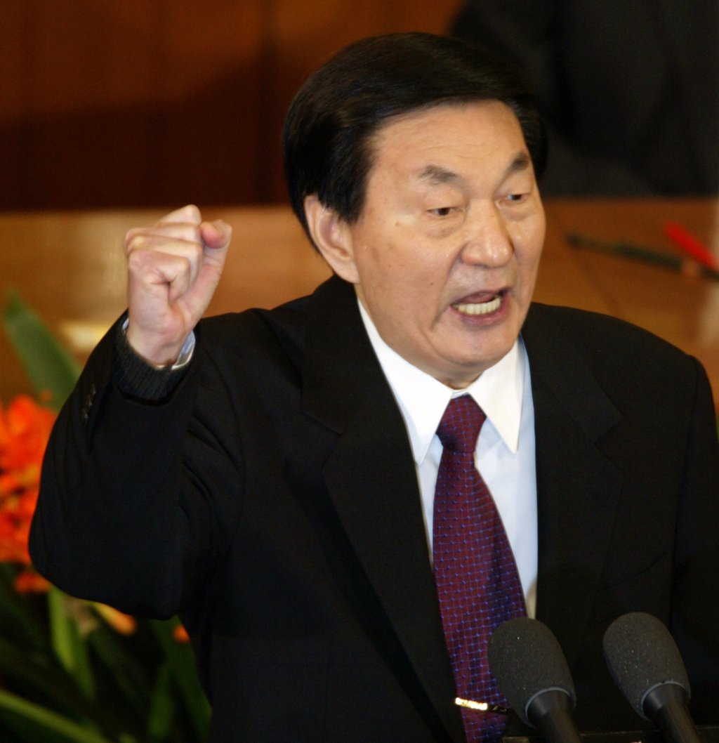 Chinese Premier Zhu Rongji concludes his final report to the annual session of the National People’s Congres in Beijing March 5, 2003. Photo: Reuters Chinese Premier Zhu Rongji concludes his final report to the annual session of the National People’s Congres in Beijing March 5, 2003. Photo: Reuters