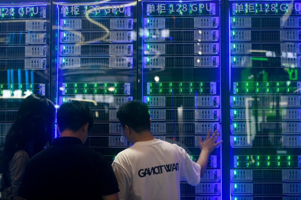 Visitors study an AI computing cabinet at the World Artificial Intelligence Conference in Shanghai, July 28, 2025. Photo: CFOTO/Future Publishing via Getty Images