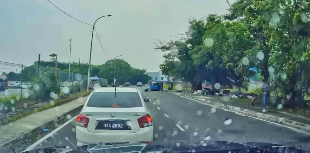 Dashcam footage shows the scene where a man died after being rammed by a vehicle in Shah Alam, Malaysia, on Tuesday. Photo: Threads Dashcam footage shows the scene where a man died after being rammed by a vehicle in Shah Alam, Malaysia, on Tuesday. Photo: Threads