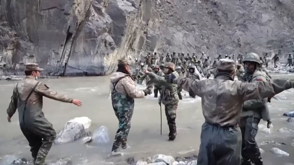 Enfrentamiento entre soldados chinos e indios cerca de la Línea de Control Real en el valle de Galwan, en el Himalaya, en junio de 2000. Foto: Televisión Central de China/AFP