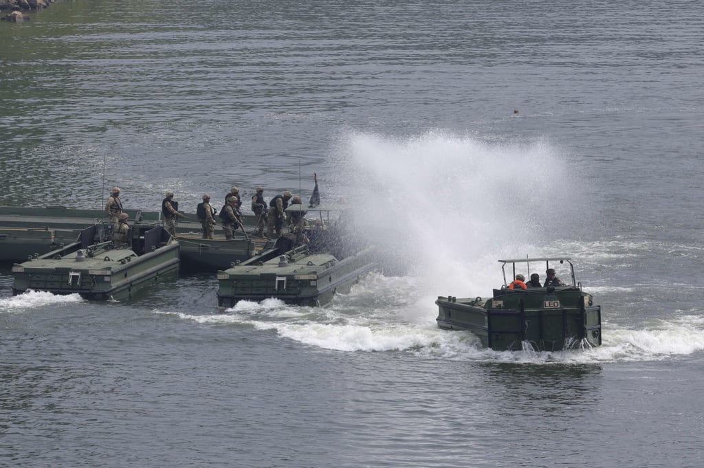 US soldiers set up a floating bridge during joint US-South Korean military exercises in Yeoncheon, South Korea on August 20. Photo: Yonhap/AFP