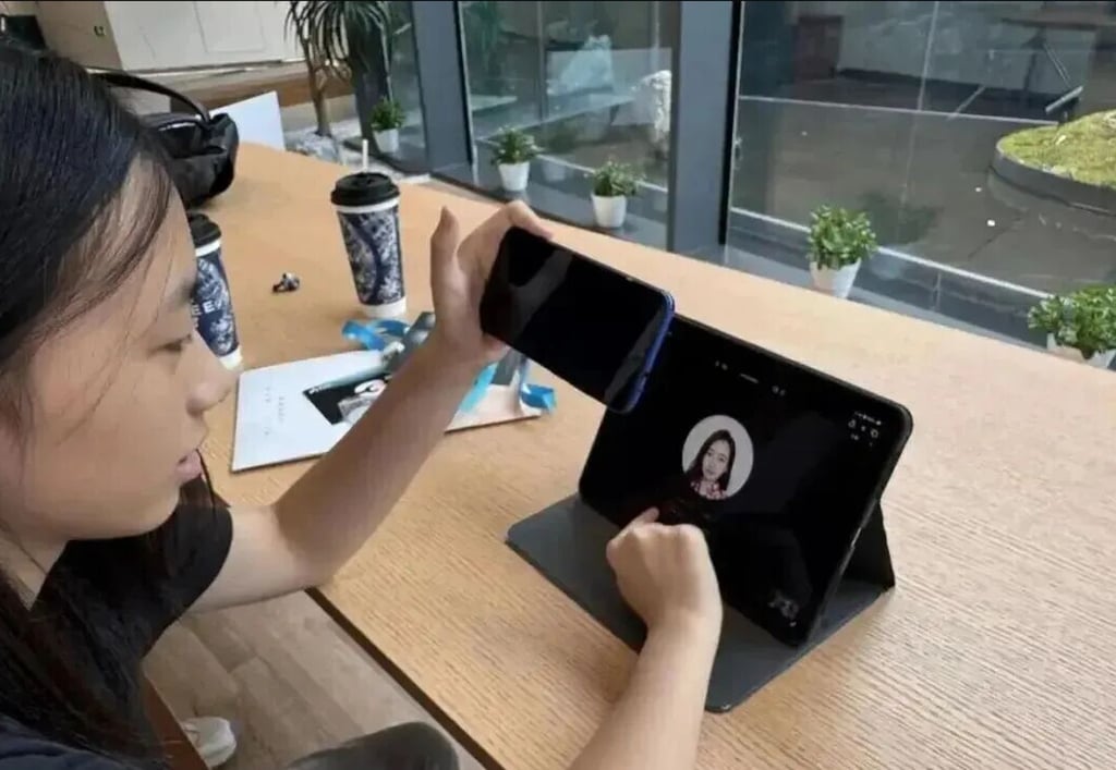 Shuhan shows how her AI-powered student supervision app works. Photo: ce.cn