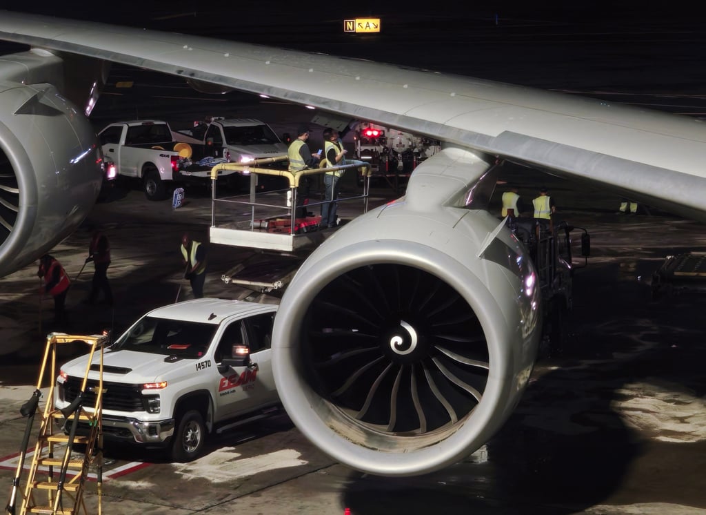 Photos shared online appear to show airport personnel inspecting the aircraft’s fuel ports and refuelling equipment. Photo: Weibo