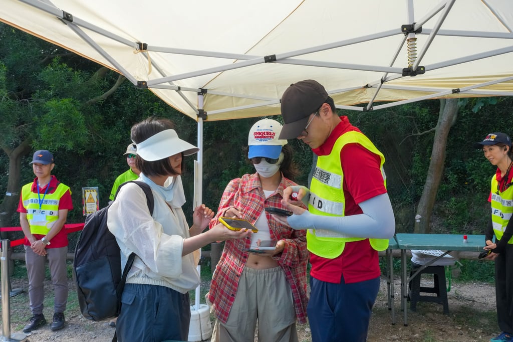 Only 660 registered and walk-in visitors visited Po Pin Chau, out of 1,430 reservations made on Sunday. Photo: Dickson Lee Only 660 registered and walk-in visitors visited Po Pin Chau, out of 1,430 reservations made on Sunday. Photo: Dickson Lee