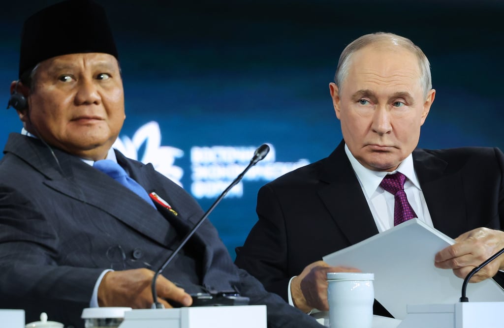 Russian President Vladimir Putin (right) and Indonesian President Prabowo Subianto attend the plenary session at the Eastern Economic Forum in Vladivostok on Thursday/ Photo: Roscongress Foundation / AP Russian President Vladimir Putin (right) and Indonesian President Prabowo Subianto attend the plenary session at the Eastern Economic Forum in Vladivostok on Thursday/ Photo: Roscongress Foundation / AP