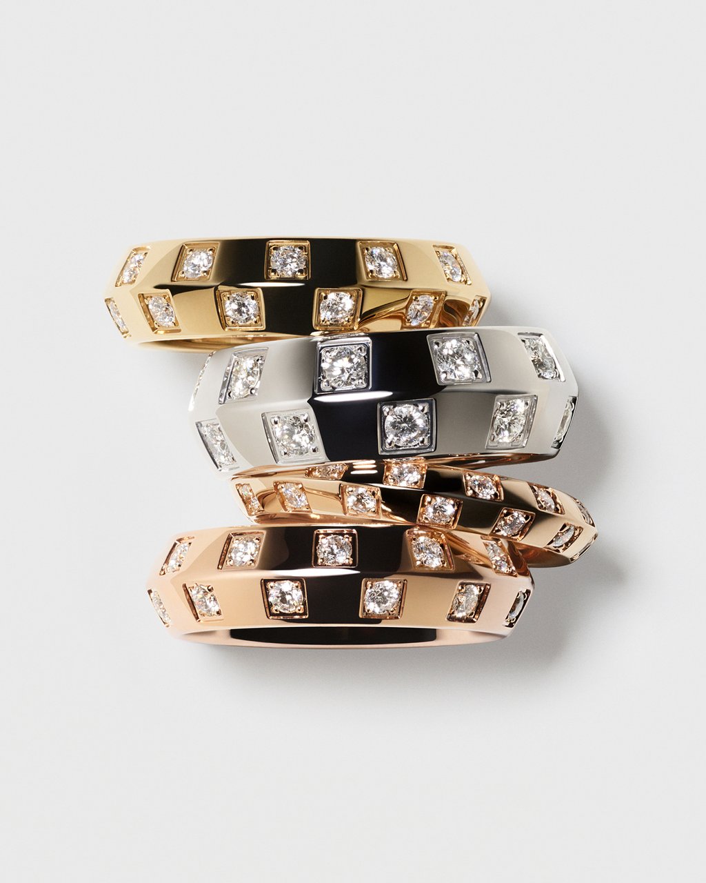 Le Damier de Louis Vuitton ring in yellow, white and rose gold. Photo: Handout