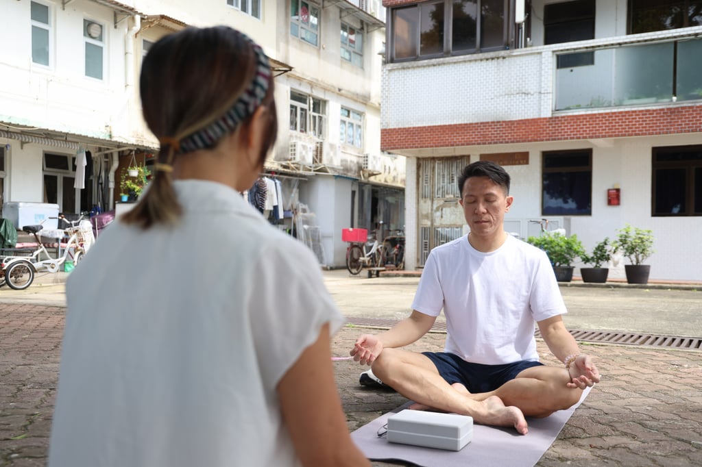 Ngai Tsz-wai (right) with yoga instructor Zero Chan on Peng Chau. Photo: Silvia Siu