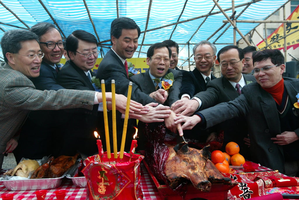 Launch ceremony in February 2004 at Amoy Gardens before workers replace drain systems believed to have caused the Sars outbreak in Block E of the estate in 2003. The renovation’s cost was covered by the Hong Kong Coalition of Professional Services including the body’s chairman, Leung Chun-ying (fourth from left). Photo: SCMP Launch ceremony in February 2004 at Amoy Gardens before workers replace drain systems believed to have caused the Sars outbreak in Block E of the estate in 2003. The renovation’s cost was covered by the Hong Kong Coalition of Professional Services including the body’s chairman, Leung Chun-ying (fourth from left). Photo: SCMP