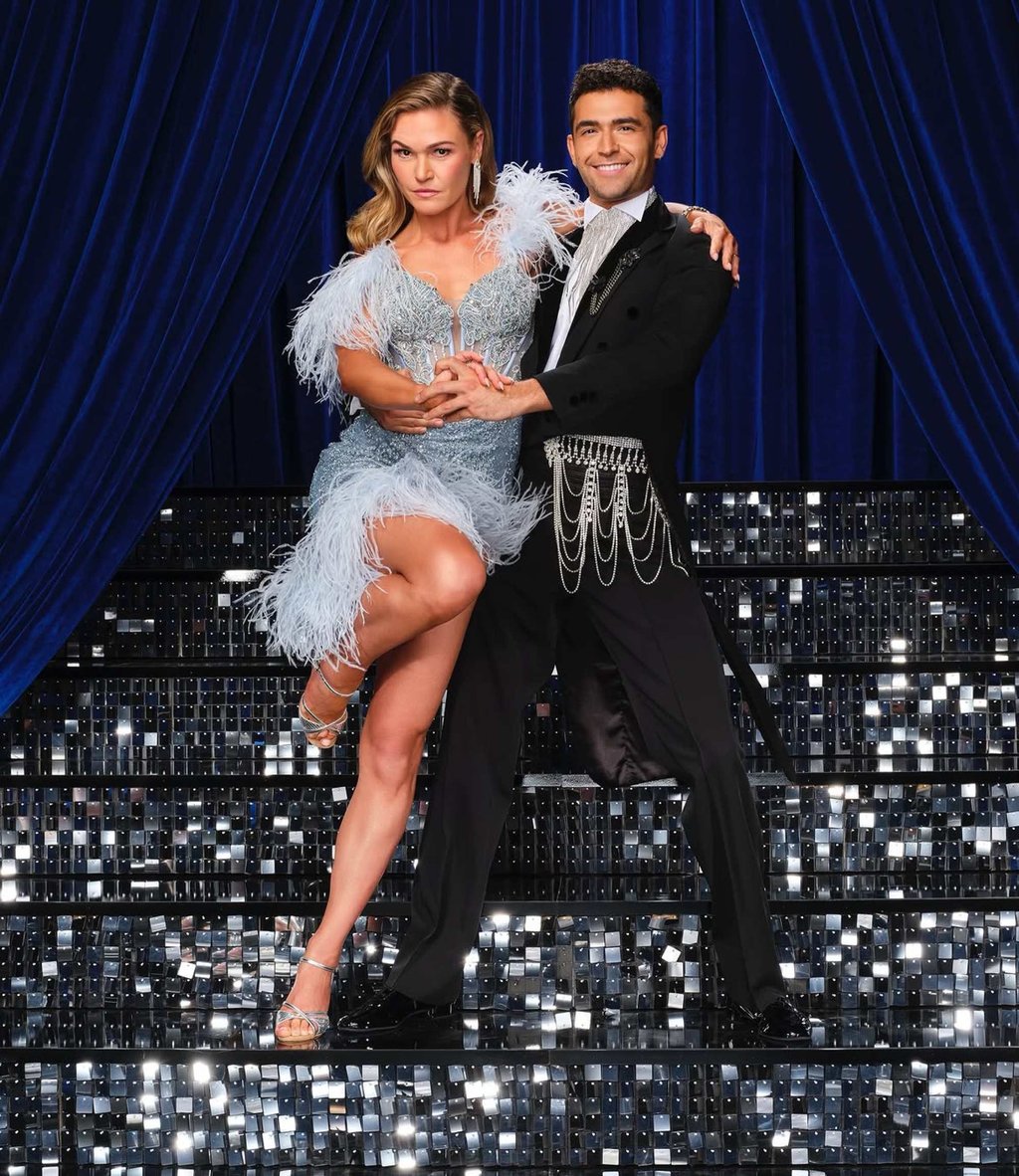 Julia Stiles alongside Ezra Sosa on Season 35 of Dancing with the Stars. Photo: @dancingwiththestars/Instagram