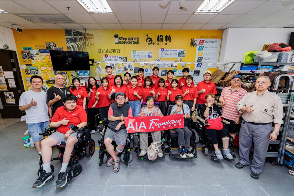 Cheng (front row, left) takes part in a wheelchair care and support volunteering workshop. Photo: handout