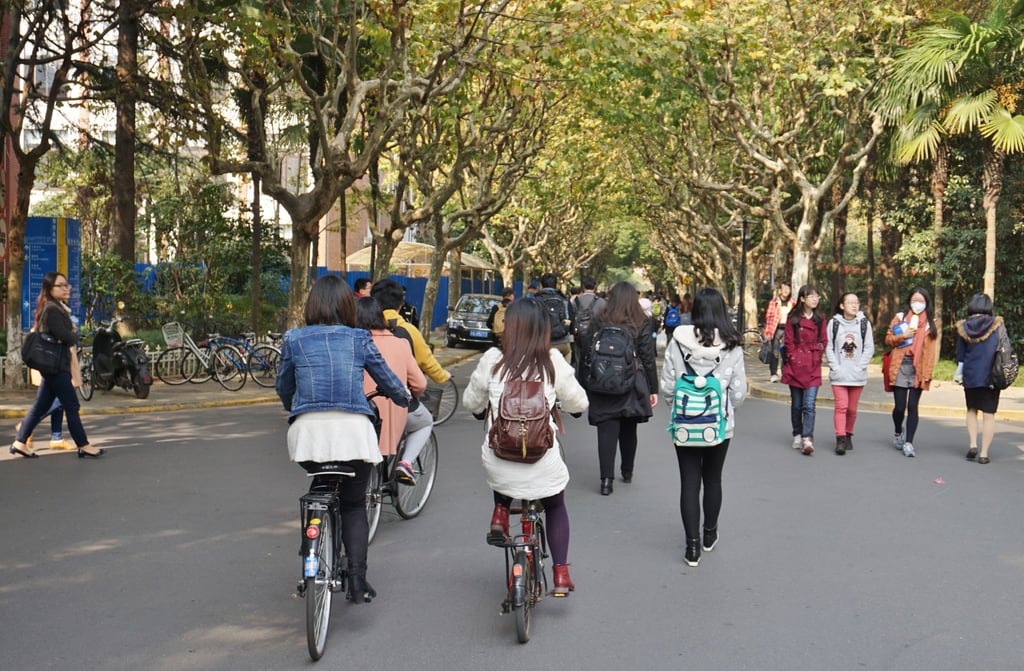 Professor Liang urged young people to “grow first, then fall in love” by building self-awareness before dating. Photo: Shutterstock