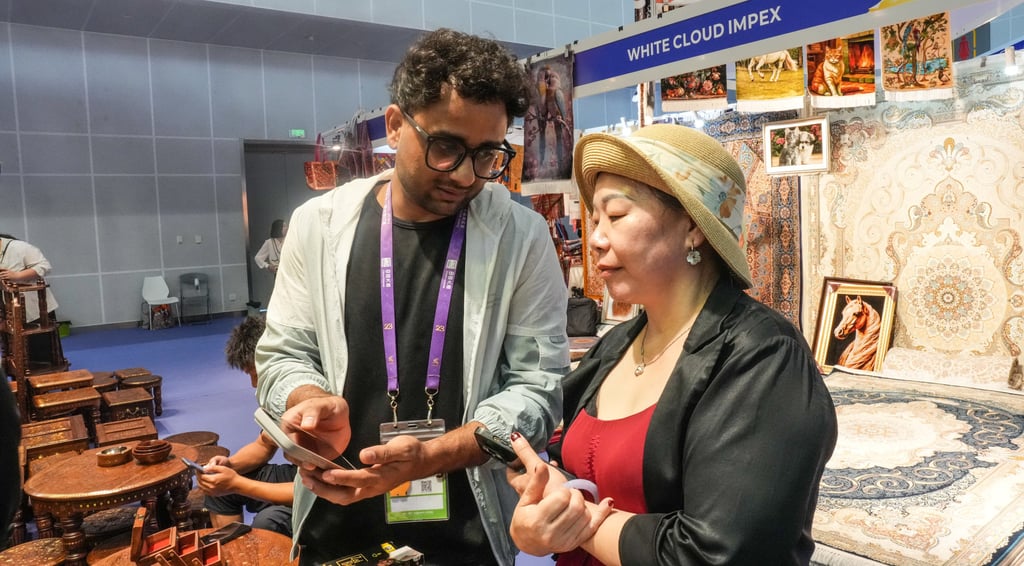 A visitor to the 23rd China-Asean Expo in Nanning, Guangxi, engages with an exhibitor on September 20. The expo was held from September 17-21. Photo: Xinhua A visitor to the 23rd China-Asean Expo in Nanning, Guangxi, engages with an exhibitor on September 20. The expo was held from September 17-21. Photo: Xinhua