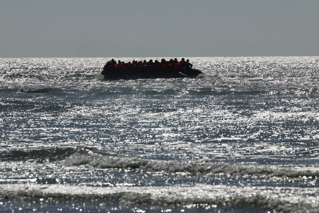 A group of migrants tries to cross the channel from France to Britain on a dinghy, photographed from the seaside resort of Hardelot in northern France on September 23. Photo: AP A group of migrants tries to cross the channel from France to Britain on a dinghy, photographed from the seaside resort of Hardelot in northern France on September 23. Photo: AP