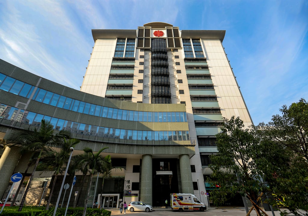 The driver was taken to Caritas Medical Centre in Cheung Sha Wan. Photo: Edmond So The driver was taken to Caritas Medical Centre in Cheung Sha Wan. Photo: Edmond So