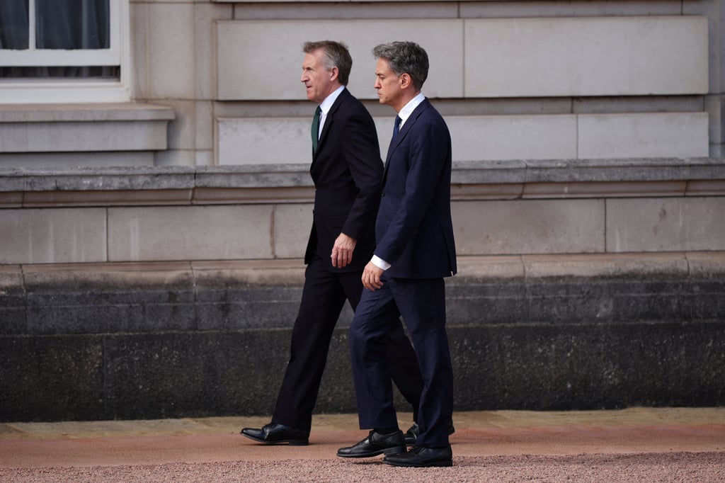 UK Security Minister Dan Jarvis (left) and Foreign Secretary Ed Miliband arrive on the forecourt of Buckingham Palace in London on September 11. Photo: Reuters