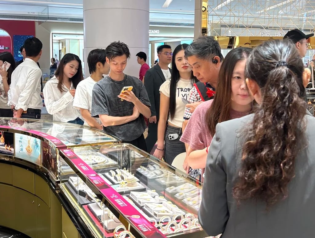 A crowd gathers at a Lukfook Jewellery branch in Futian. Photo: Handout