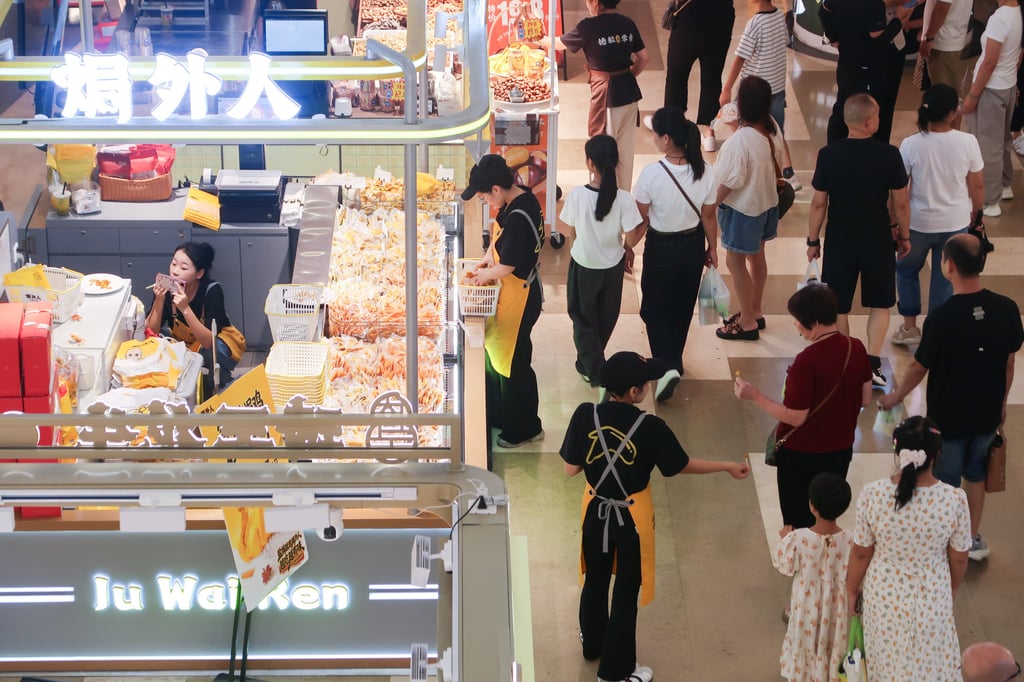 Hong Kong shoppers are heading to Shenzhen for cheaper shopping and services. Photo: Lexi Tian