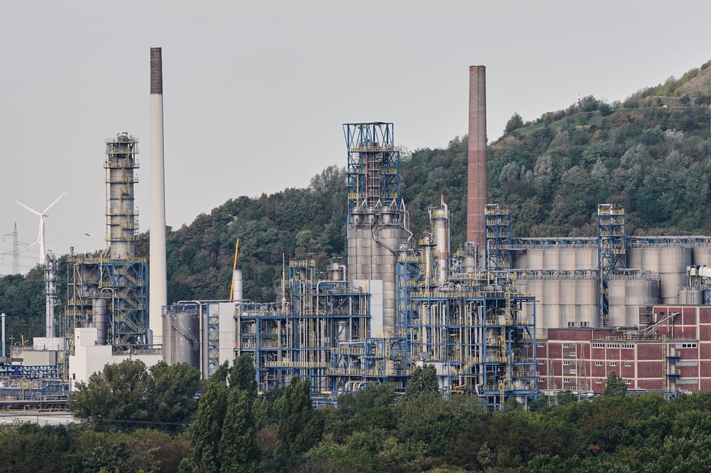 The Klesch oil refinery, formerly BP, produces petrol, diesel and jet fuel in Gelsenkirchen, Germany, on Wednesday. Photo: AP The Klesch oil refinery, formerly BP, produces petrol, diesel and jet fuel in Gelsenkirchen, Germany, on Wednesday. Photo: AP
