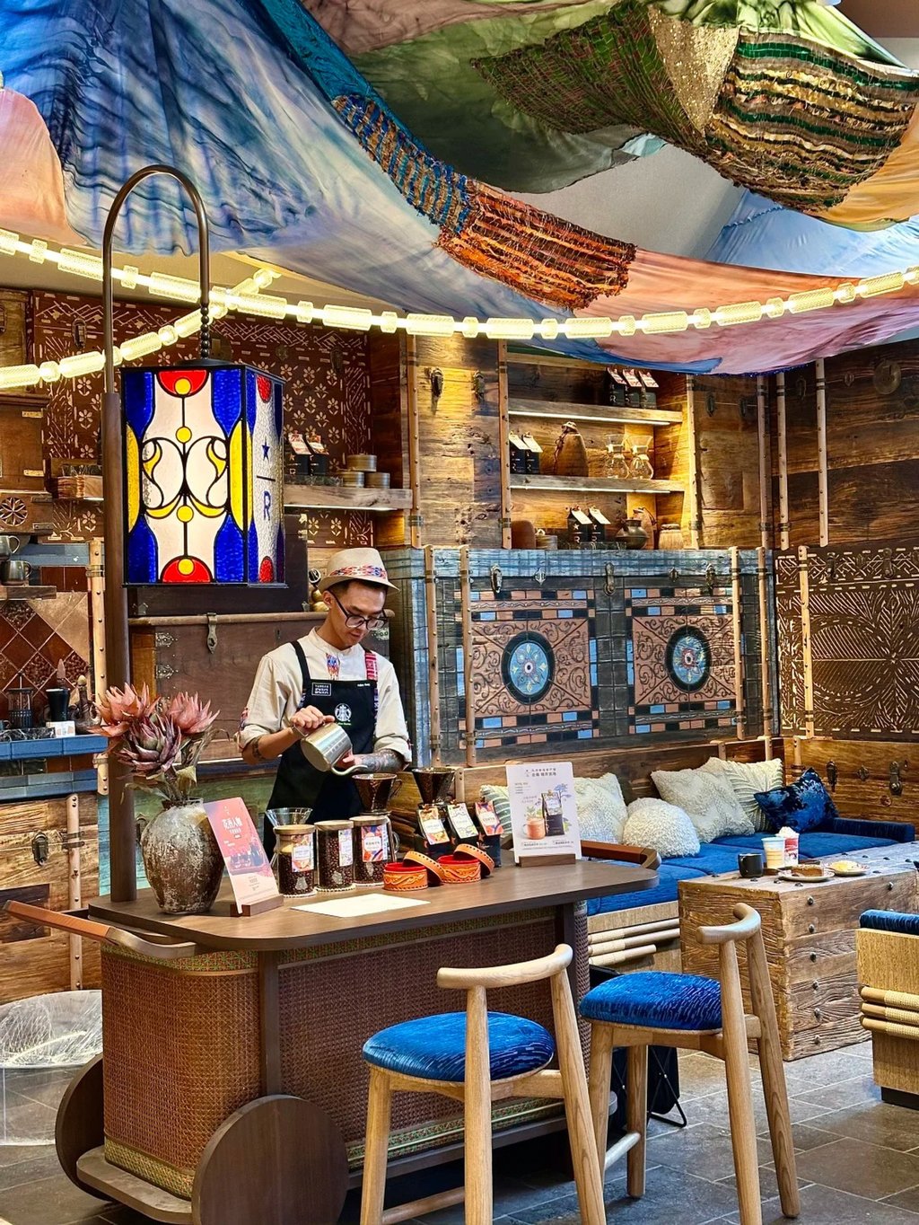 The Grand Bazaar outlet has been described by local authorities as Starbucks’ first intangible cultural heritage-themed flagship store in China. Photo: Handout The Grand Bazaar outlet has been described by local authorities as Starbucks’ first intangible cultural heritage-themed flagship store in China. Photo: Handout