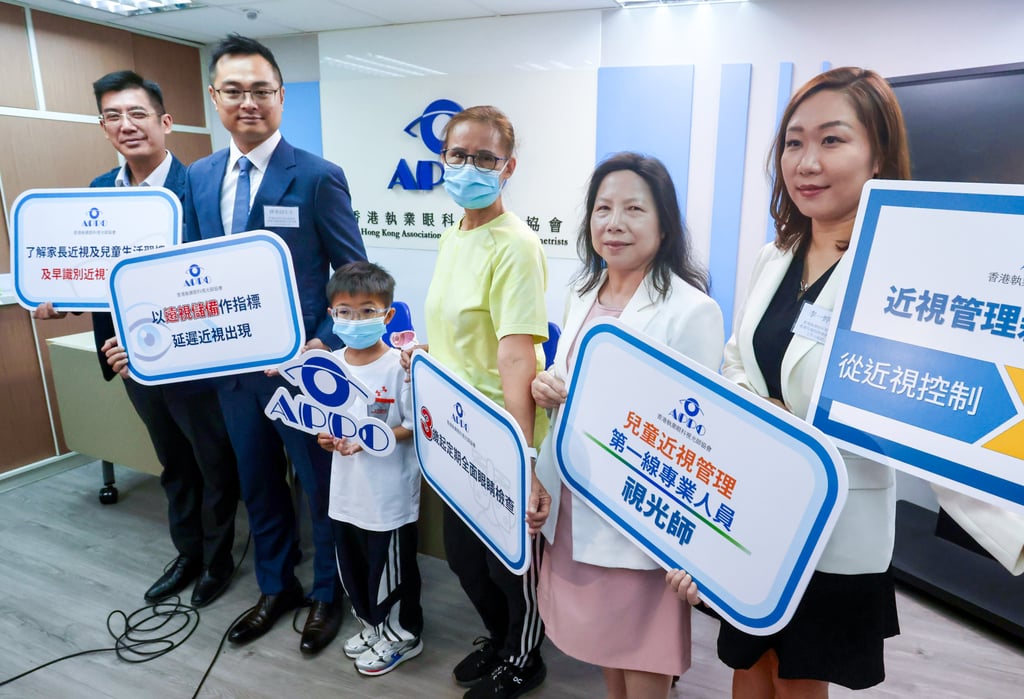 (Left to right) Pediatrician Chang Kit, Benny Tam, seven-year-old Owen and his grandmother, president of Hong Kong Association of Private Optometrists Queenie Yip and vice-chairman of Task Force on Hong Kong Children Eye Health Policy Recommendation Li Yiting. Photo: Jonathan Wong (Left to right) Pediatrician Chang Kit, Benny Tam, seven-year-old Owen and his grandmother, president of Hong Kong Association of Private Optometrists Queenie Yip and vice-chairman of Task Force on Hong Kong Children Eye Health Policy Recommendation Li Yiting. Photo: Jonathan Wong