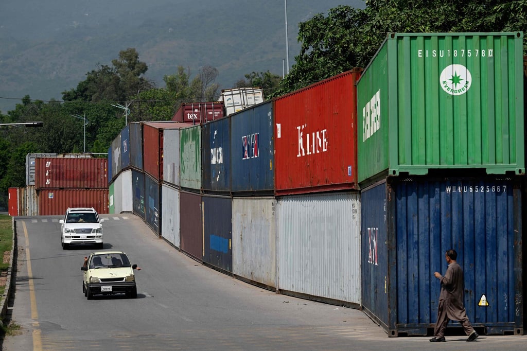 Commuters drive past shipping containers placed by authorities to block access to the Red Zone area in Islamabad on Sunday. Photo: AFP Commuters drive past shipping containers placed by authorities to block access to the Red Zone area in Islamabad on Sunday. Photo: AFP