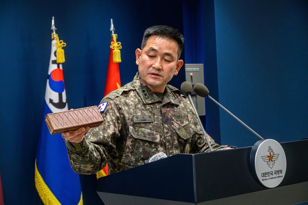 Major General Yang Jin-hyeok of Seoul’s Joint Chiefs of Staff holds up a recovered North Korean anti-personnel mine during a briefing on Monday. Photo: Korea Times