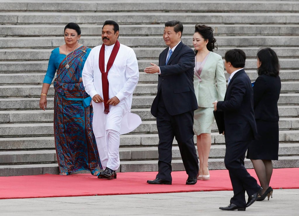 China’s President Xi Jinping and his wife Peng Liyuan (third from right) walk with Sri Lanka’s President Mahinda Rajapaksa (second from left) and his wife Shiranthi (left) in Beijing on May 28, 2013. Photo: Reuters