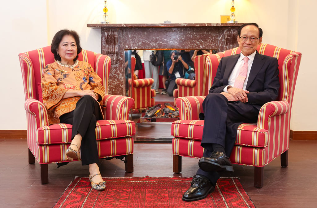 Mari Pangestu with Edward Chen, former president of Lingnan University, at the campus of the University of Hong campus. Photo: Edmond So