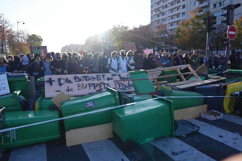 Students stand in front of the blockaded Helene Boucher high school as they protest against under-resourced schools, in Paris, France, on Thursday. Photo: AP Students stand in front of the blockaded Helene Boucher high school as they protest against under-resourced schools, in Paris, France, on Thursday. Photo: AP