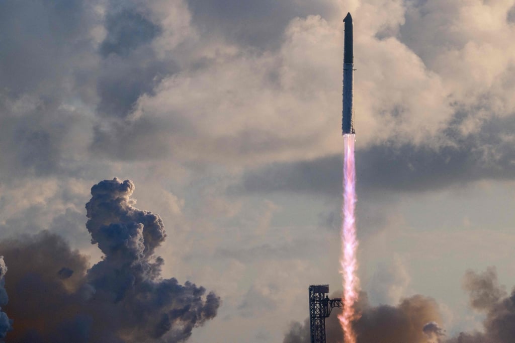 SpaceX Starship Flight 14 launches from Boca Chica Beach, Texas, in September. The launch aims to deliver Starlink internet satellites to space. Photo: Getty Images/AFP
