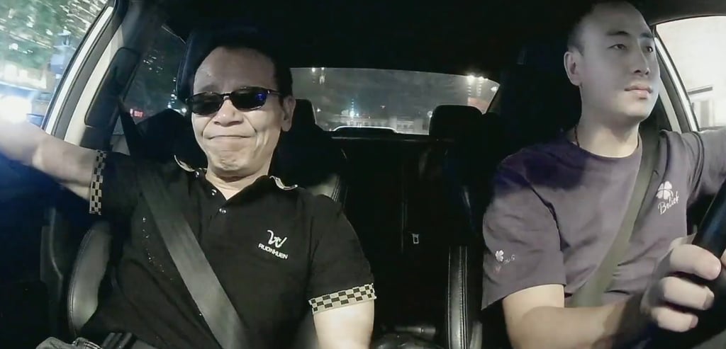 During their conversation, Ou took off his sunglasses and explained he wore them to hide what he felt was an unattractive appearance. Photo: Douyin During their conversation, Ou took off his sunglasses and explained he wore them to hide what he felt was an unattractive appearance. Photo: Douyin