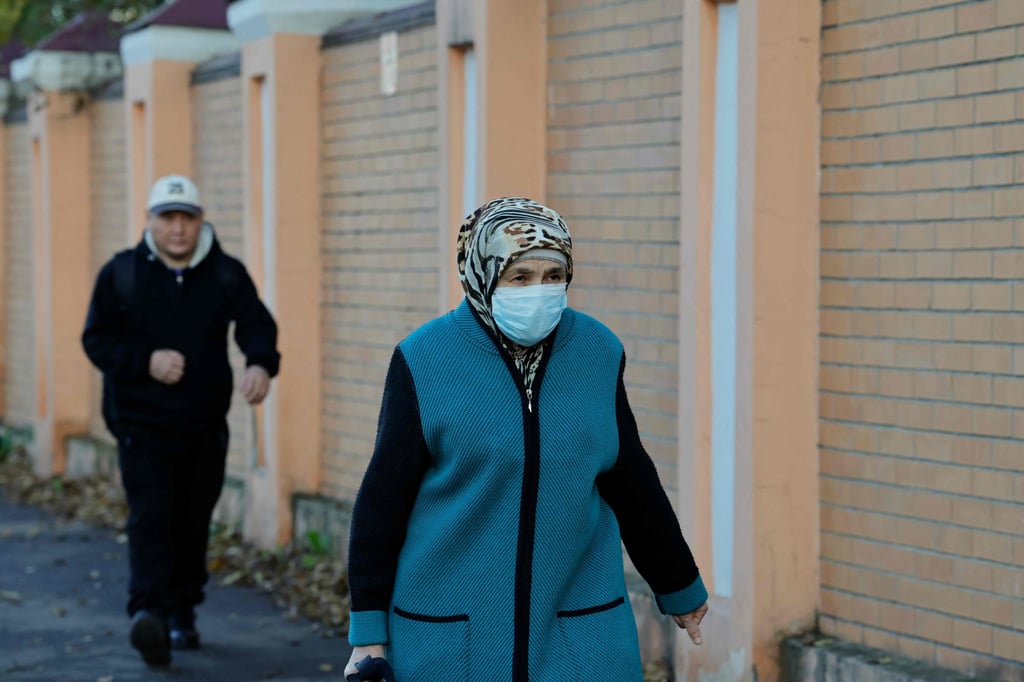A woman wearing a face mask walks past the anti-plague institute in Irkutsk on October 7. Photo: AFP A woman wearing a face mask walks past the anti-plague institute in Irkutsk on October 7. Photo: AFP