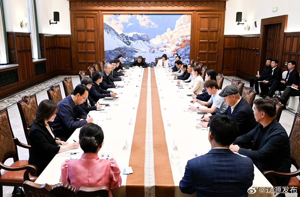 Jilin province party secretary Huang Qiang invited the internet players to the relaxed setting of the Songyuan Coffee Shop in Changchun on Wednesday to encourage them to “actively promote mainstream values and spread positive energy”. Photo: Weibo