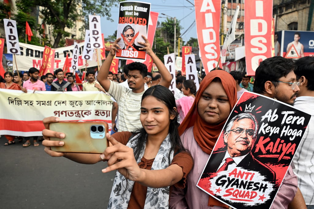 Student activists take a selfie with a poster of Chief Election Commissioner Gyanesh Kumar during a protest in Kolkata, India, on Sunday. Photo: TNS Student activists take a selfie with a poster of Chief Election Commissioner Gyanesh Kumar during a protest in Kolkata, India, on Sunday. Photo: TNS