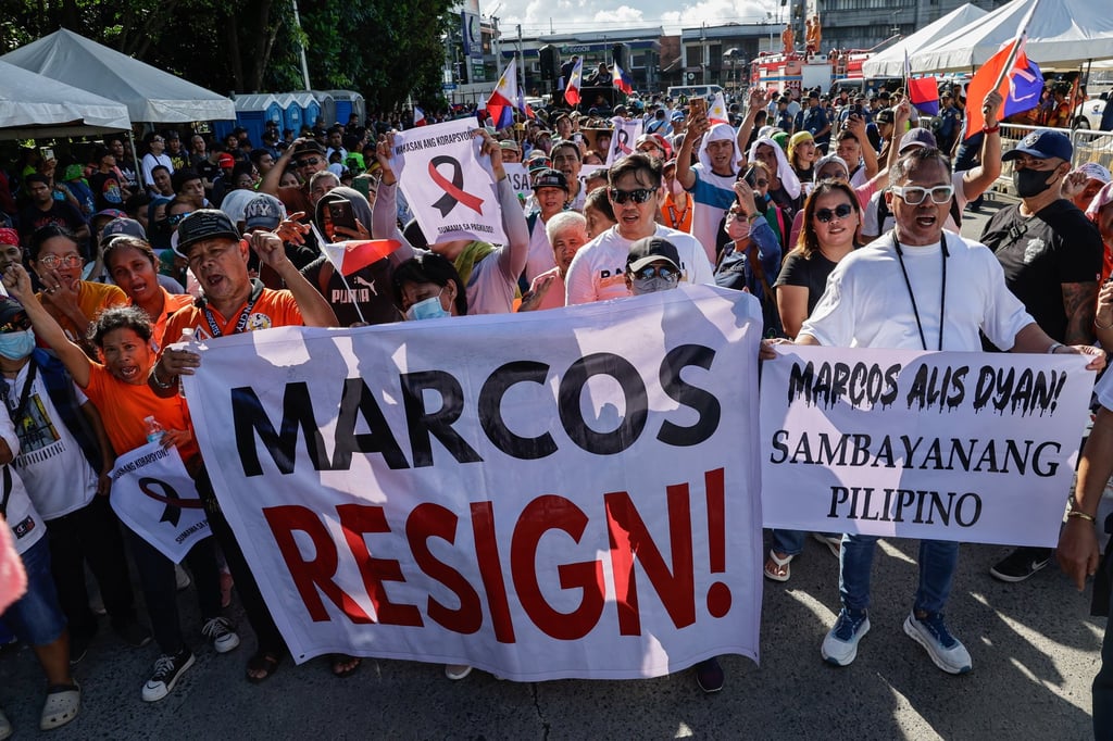 Protesters call for the resignation of Philippine President Ferdinand Marcos Jnr during an anti-corruption rally in Quezon City, Manila, on November 16. Photo: EPA Protesters call for the resignation of Philippine President Ferdinand Marcos Jnr during an anti-corruption rally in Quezon City, Manila, on November 16. Photo: EPA