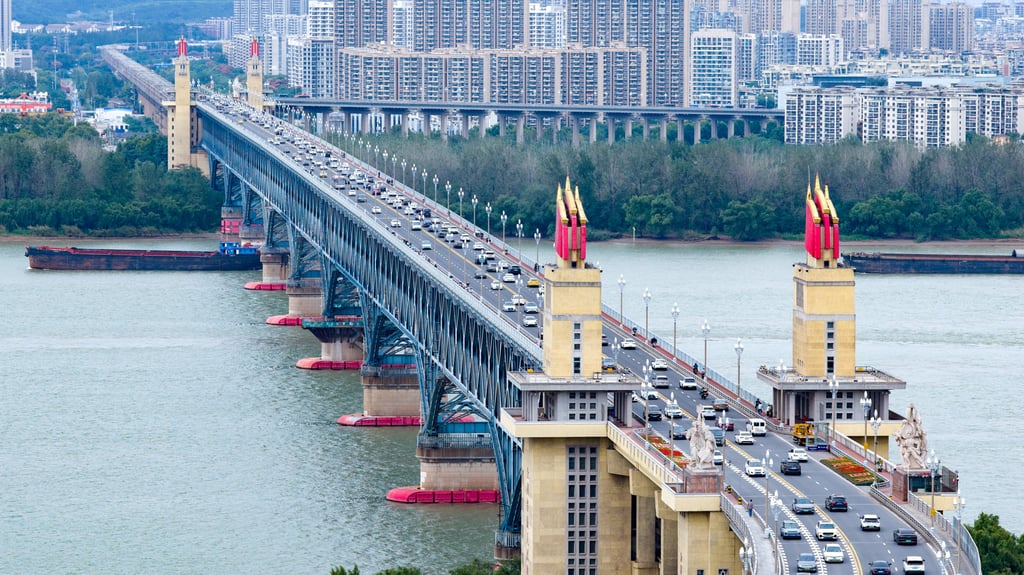 A drone photo taken on the first day of the ‘golden week’ holiday shows the traffic flow on the Nanjing Yangtze River Bridge in Nanjing, east China’s Jiangsu Province. Photo: Xinhua A drone photo taken on the first day of the ‘golden week’ holiday shows the traffic flow on the Nanjing Yangtze River Bridge in Nanjing, east China’s Jiangsu Province. Photo: Xinhua