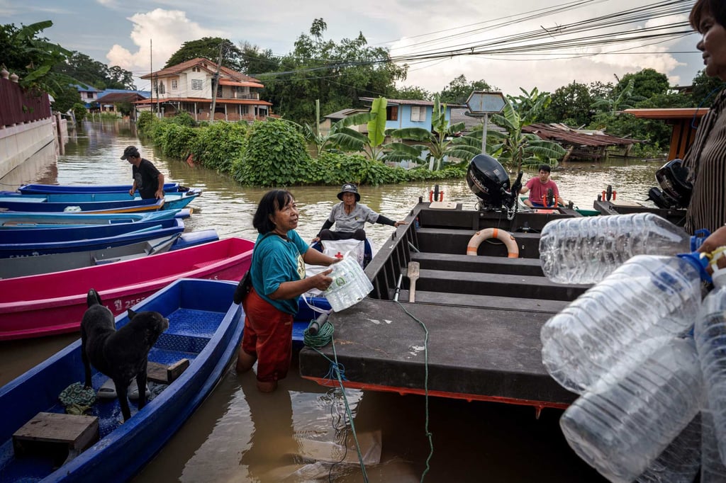 Villagers gather with their boats to receive relief supplies in Bang Ban district, Ayutthaya province, on October 6. Photo: AFP