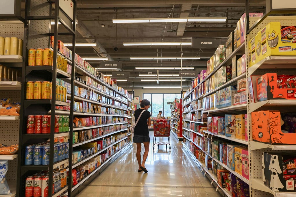People shop for items in a store in Miami, Florida, on Wednesday. Photo: AFP People shop for items in a store in Miami, Florida, on Wednesday. Photo: AFP