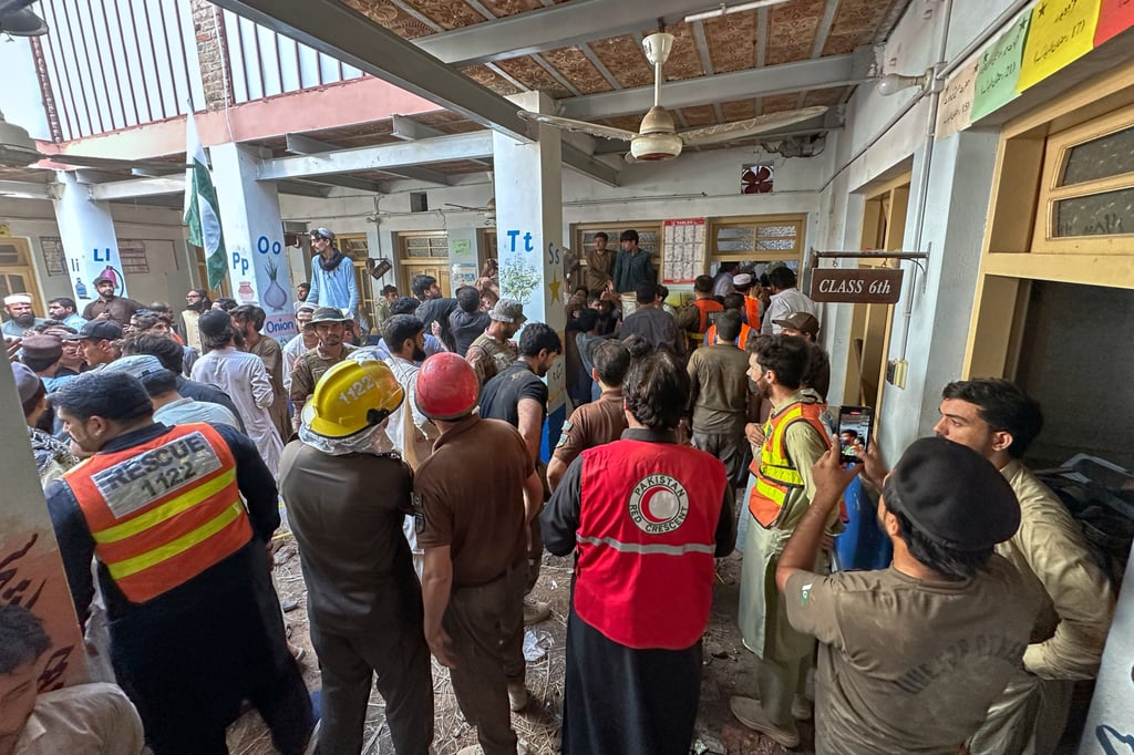 Rescuers search for survivors following a school roof collapse in Peshawar, Pakistan, on Thursday. Photo: AP Rescuers search for survivors following a school roof collapse in Peshawar, Pakistan, on Thursday. Photo: AP