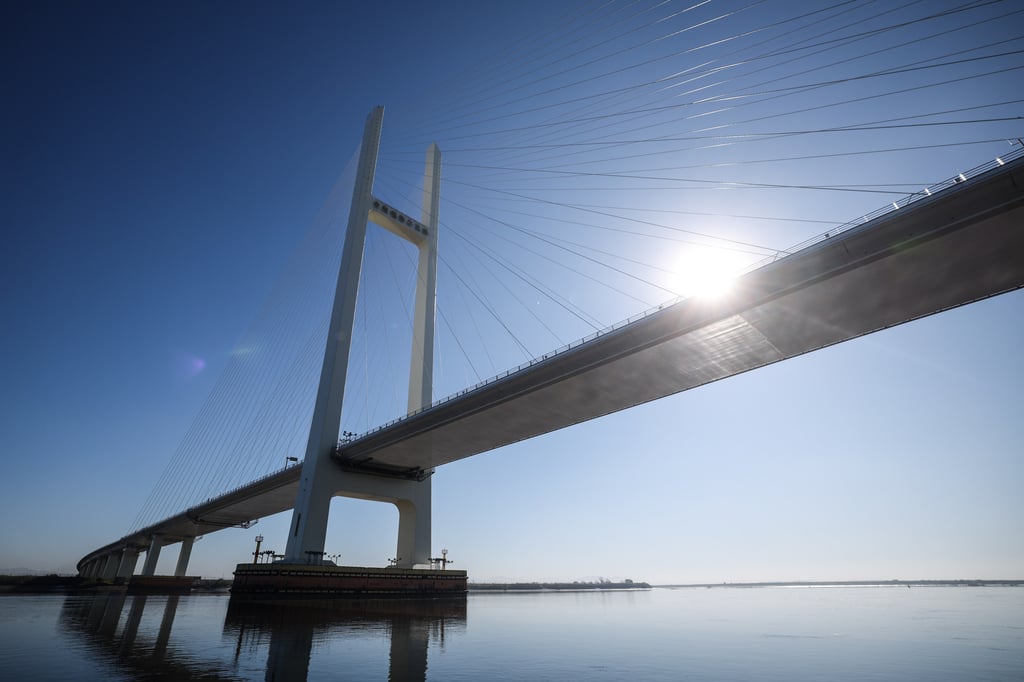 The New Yalu River Bridge connecting China and North Korea has four lanes. Photo: Xinhua The New Yalu River Bridge connecting China and North Korea has four lanes. Photo: Xinhua