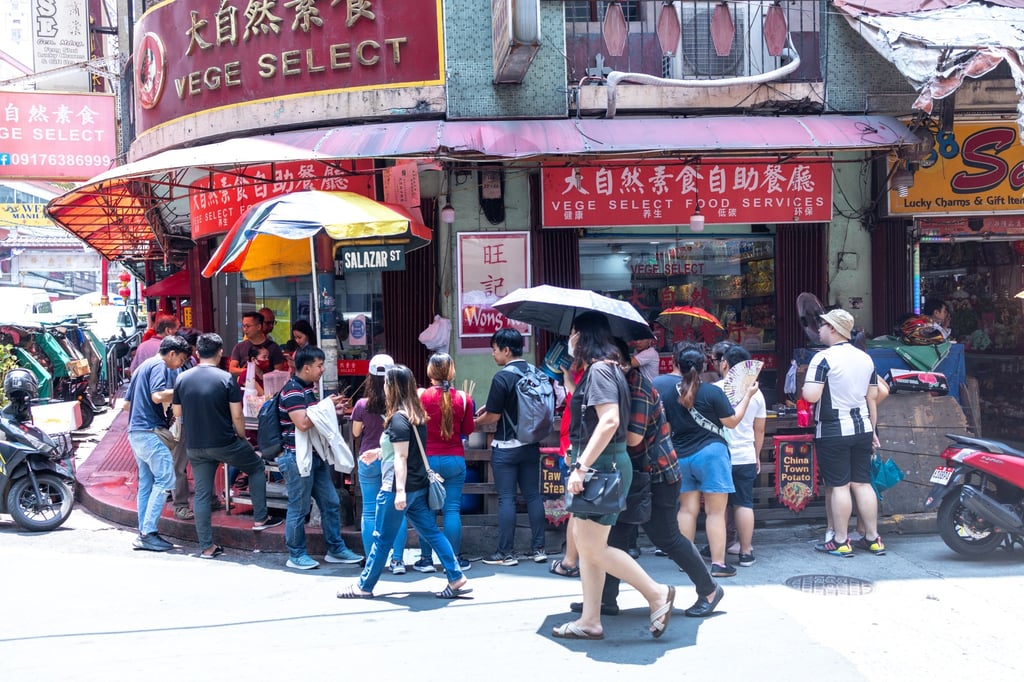 People buy food at a restaurant in Chinatown, Manila. Many Chinese-Filipino businesses declined to discuss their views of mainland Chinese entrants. Photo: Shutterstock