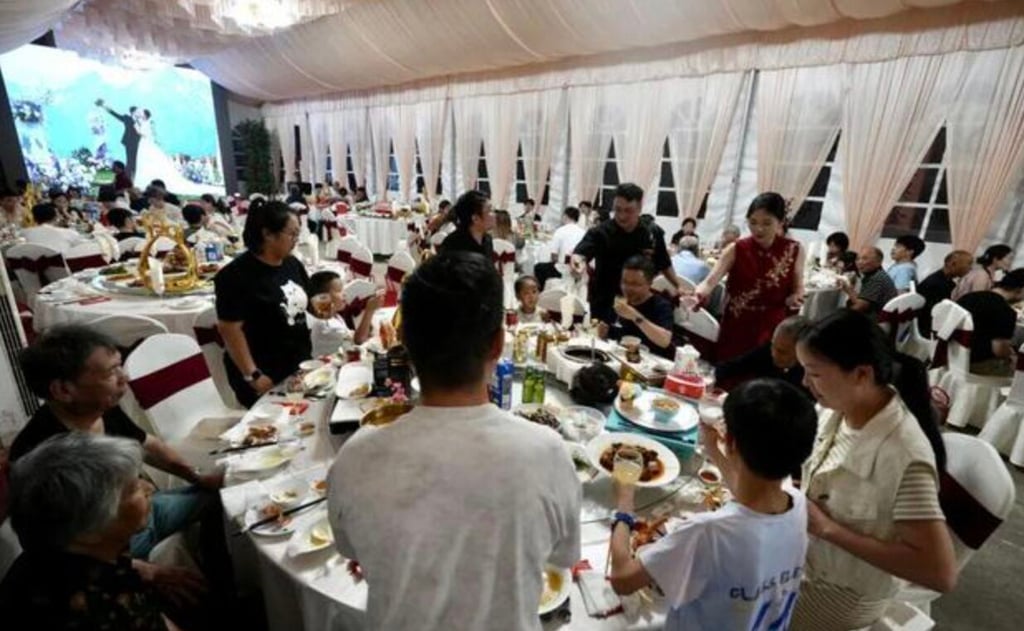 Because the couple dedicated their full budget to food, guests were treated to a truly sumptuous wedding banquet. Photo: cnnb.com