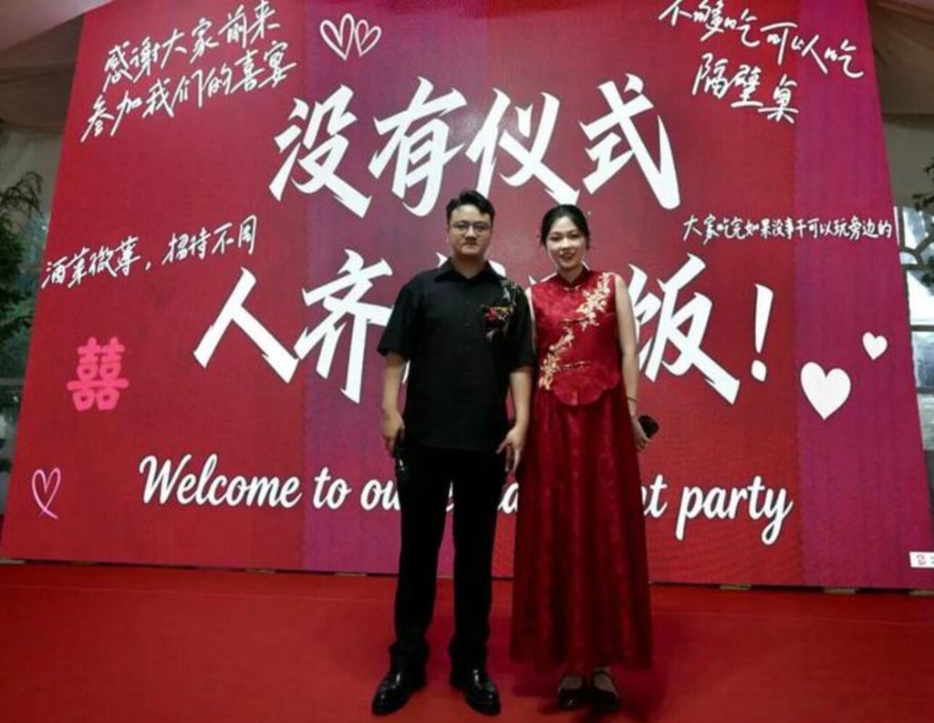 Zhu explained that she and her husband, pictured above, are introverts who dislike bustling crowds and wanted to avoid inconveniencing their friends and family. Photo: cnnb.com