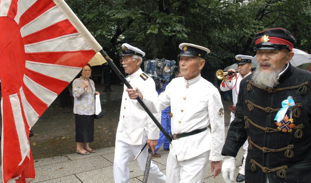 Japanese Imperial Navy veterans carry the rising sun flag on a visit to the controversial Yasukuni Shrine in 2003. Photo: AP