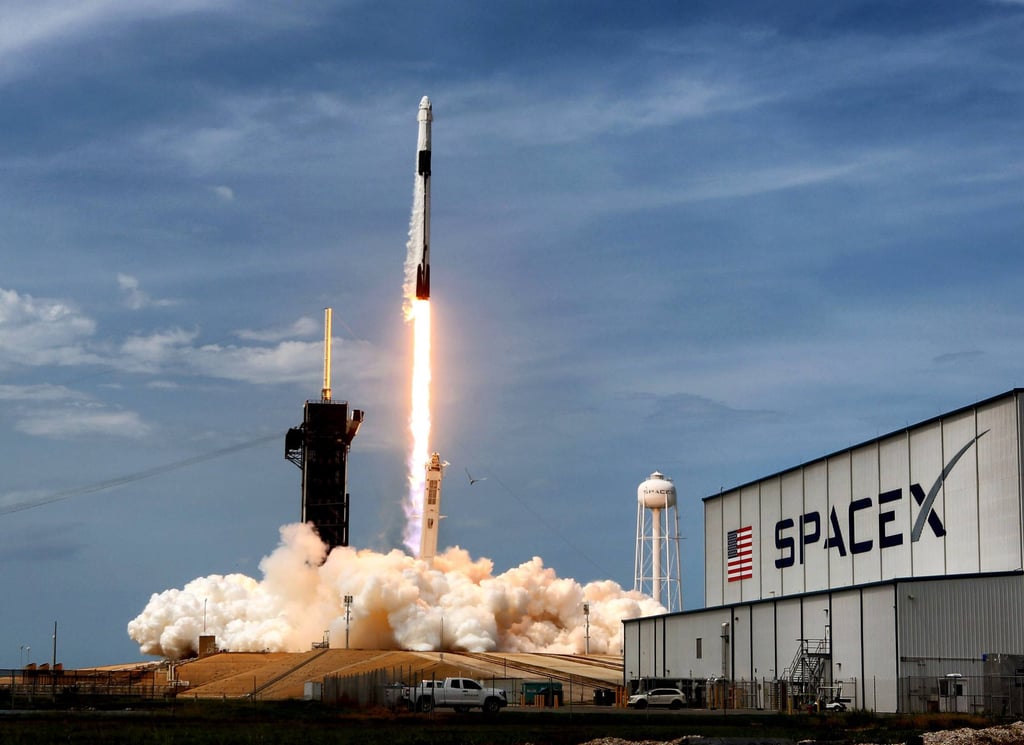 A SpaceX rocket carrying Starlink satellites lifts off from Kennedy Space Centre, Florida, in May 2020. Photo: TNS