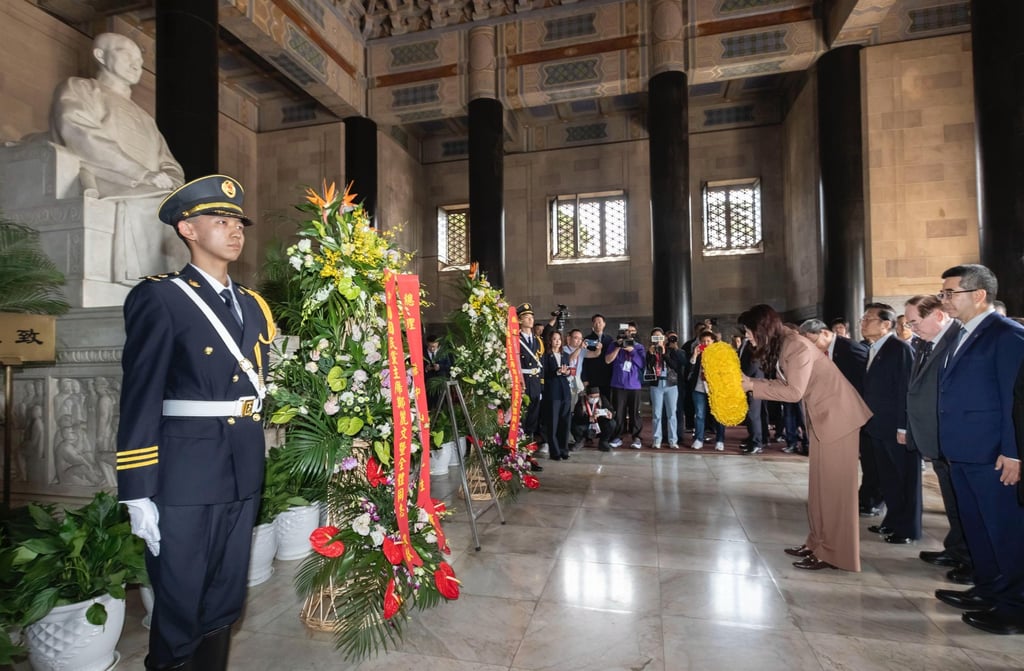 KMT chairwoman Cheng Li-wun lays a wreath during her visit to the Sun Yat-sen Mausoleum in Nanjing in April. Photo: Handout via EPA KMT chairwoman Cheng Li-wun lays a wreath during her visit to the Sun Yat-sen Mausoleum in Nanjing in April. Photo: Handout via EPA