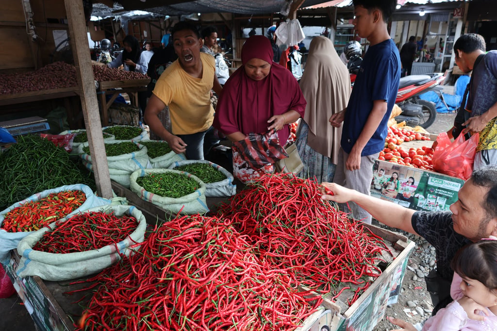 Vegetable sellers wait for customers at a traditional market in Banda Aceh, Indonesia, on Wednesday. Photo: EPA